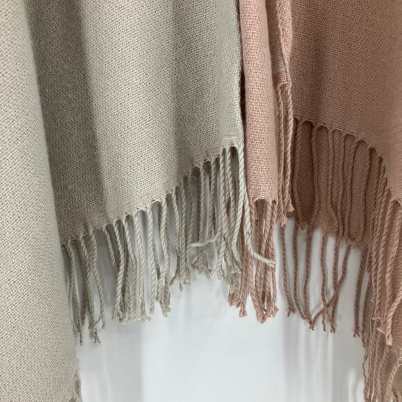 Soia & Kyo Blush Pink White Yadira Woven Fringe Scarfigan Blanket Cape Wrap - Picture 4 of 6